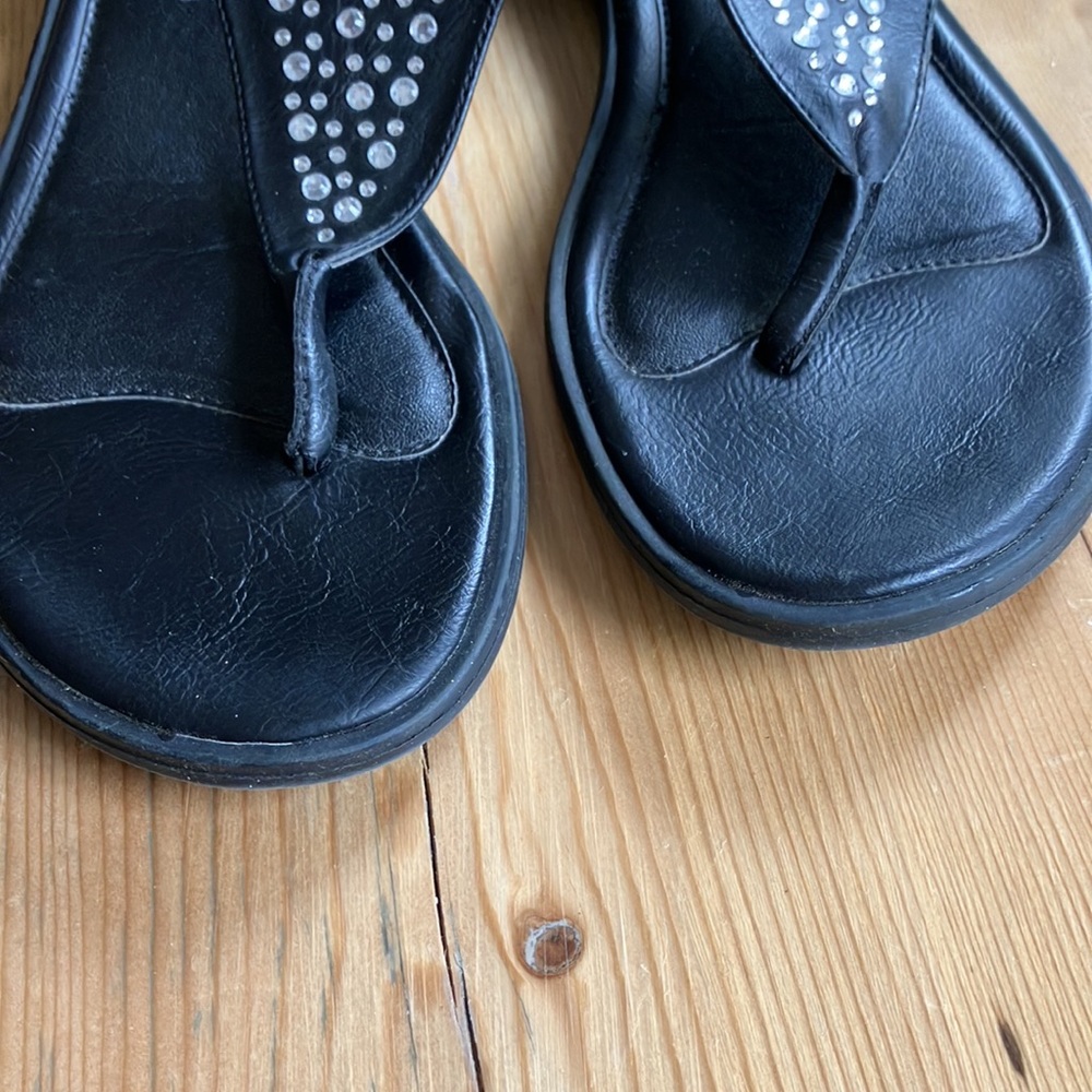 Chico’s Tahira Black Embellished Sandal Thong Buckled Sandals Size 8 - Picture 8 of 17